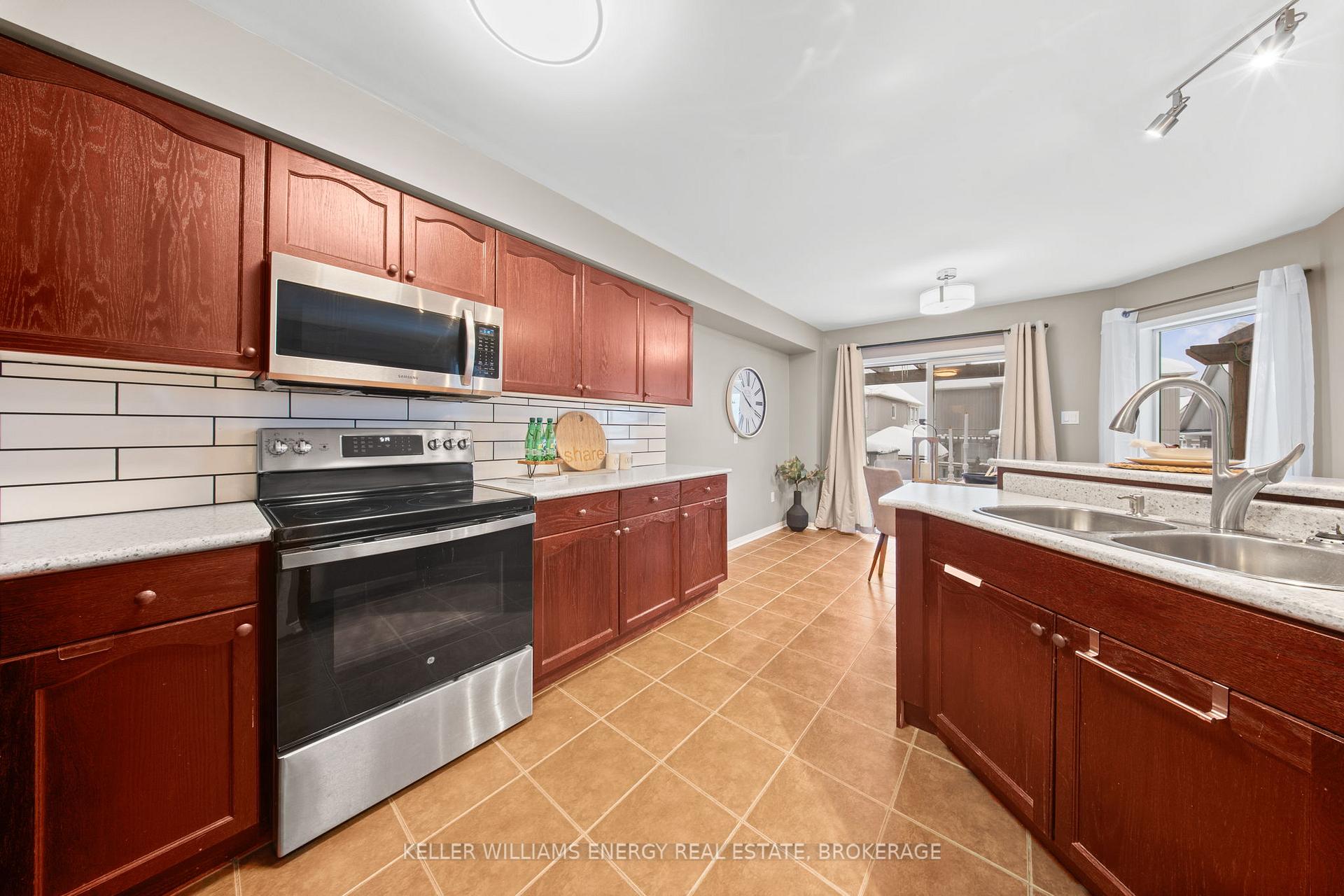 Photo 6 of 51 Laking Drive, Clarington, Newcastle — HOMEH
