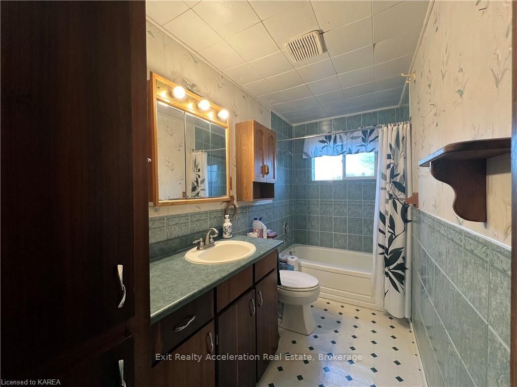 Photo 20 of 3207 John Martin Road, Frontenac, Frontenac South — HOMEH