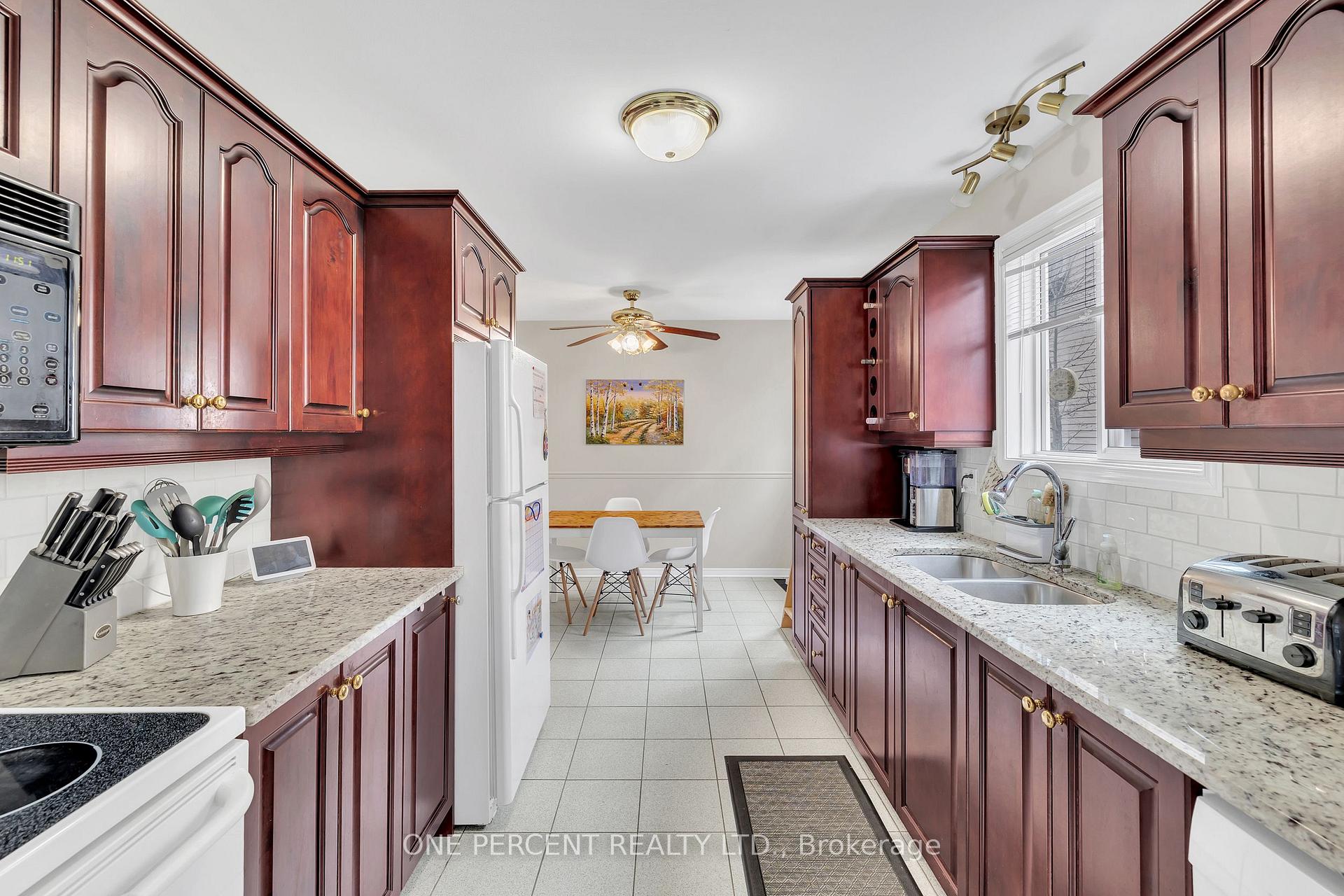 Photo 15 of 54 Alberni Street, Ottawa, Barrhaven - On the Green — HOMEH