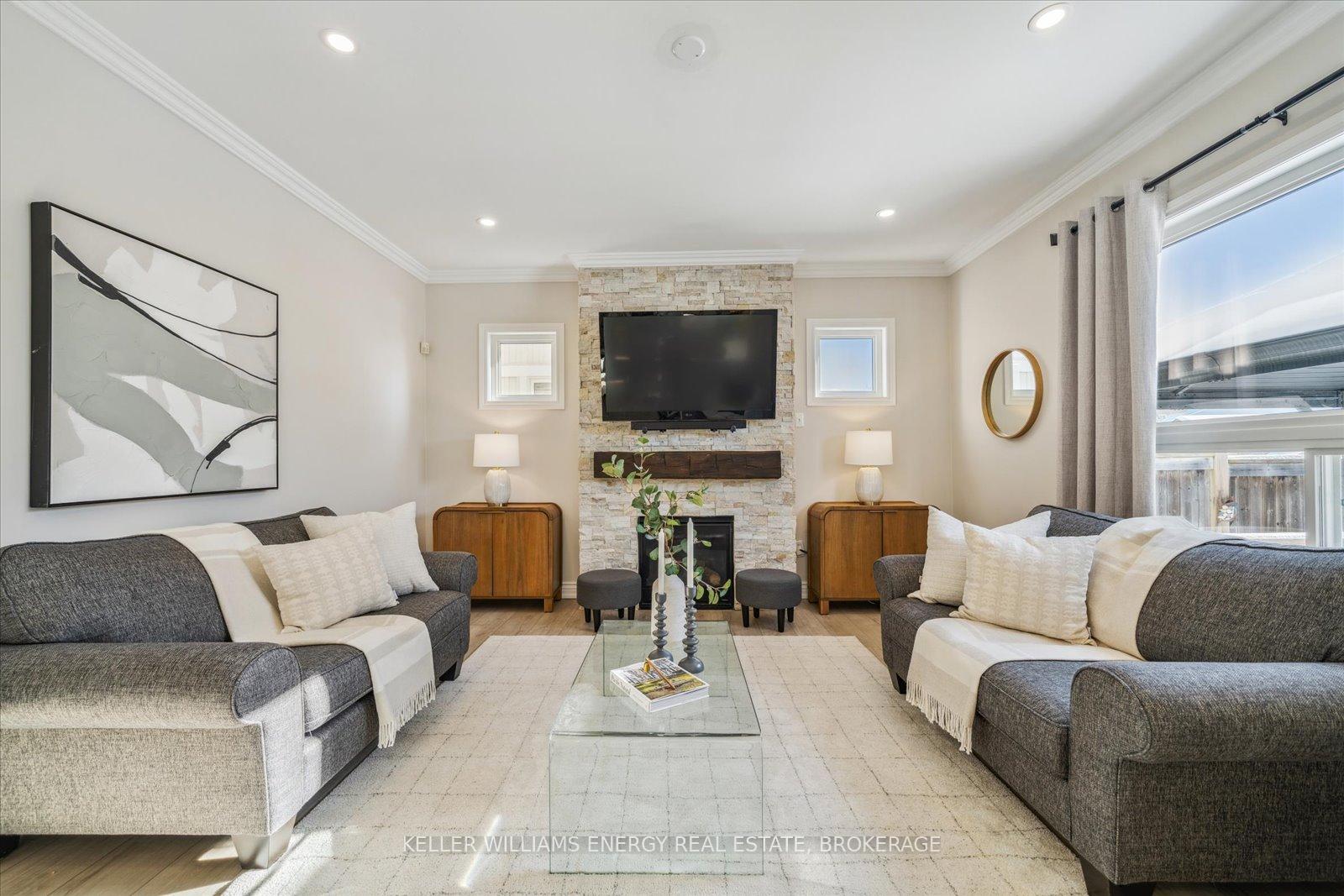 Photo 7 of 11 Brough Court, Clarington, Bowmanville — HOMEH