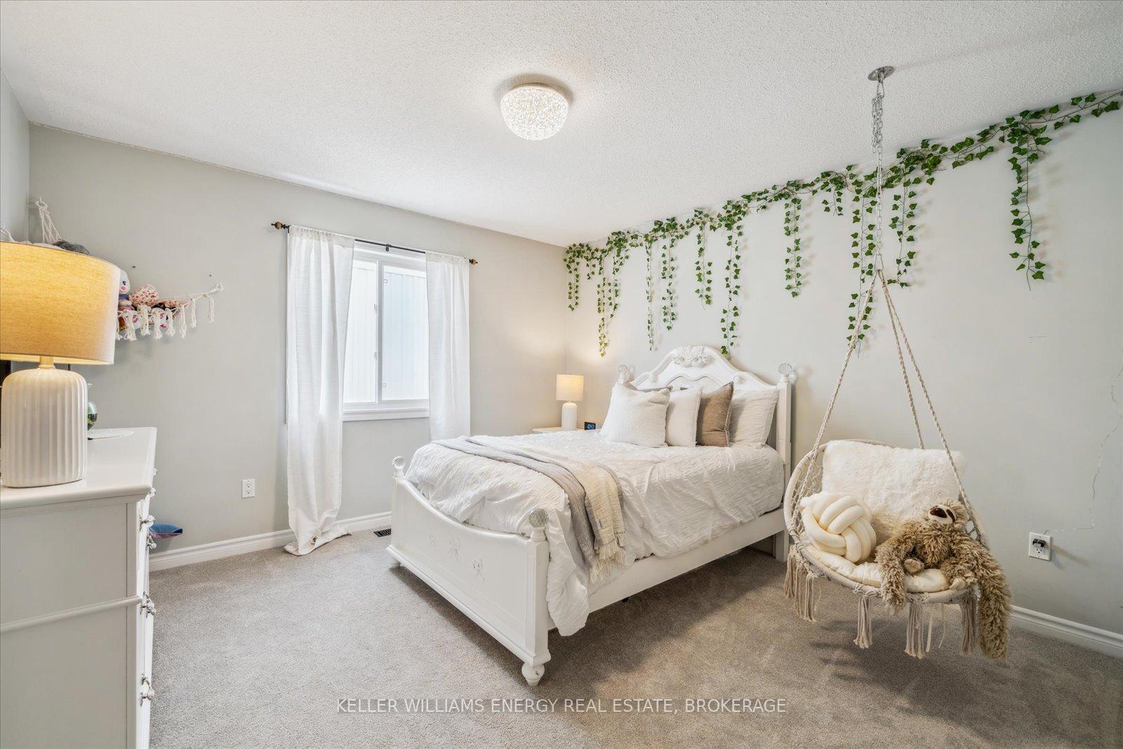 Photo 18 of 11 Brough Court, Clarington, Bowmanville — HOMEH