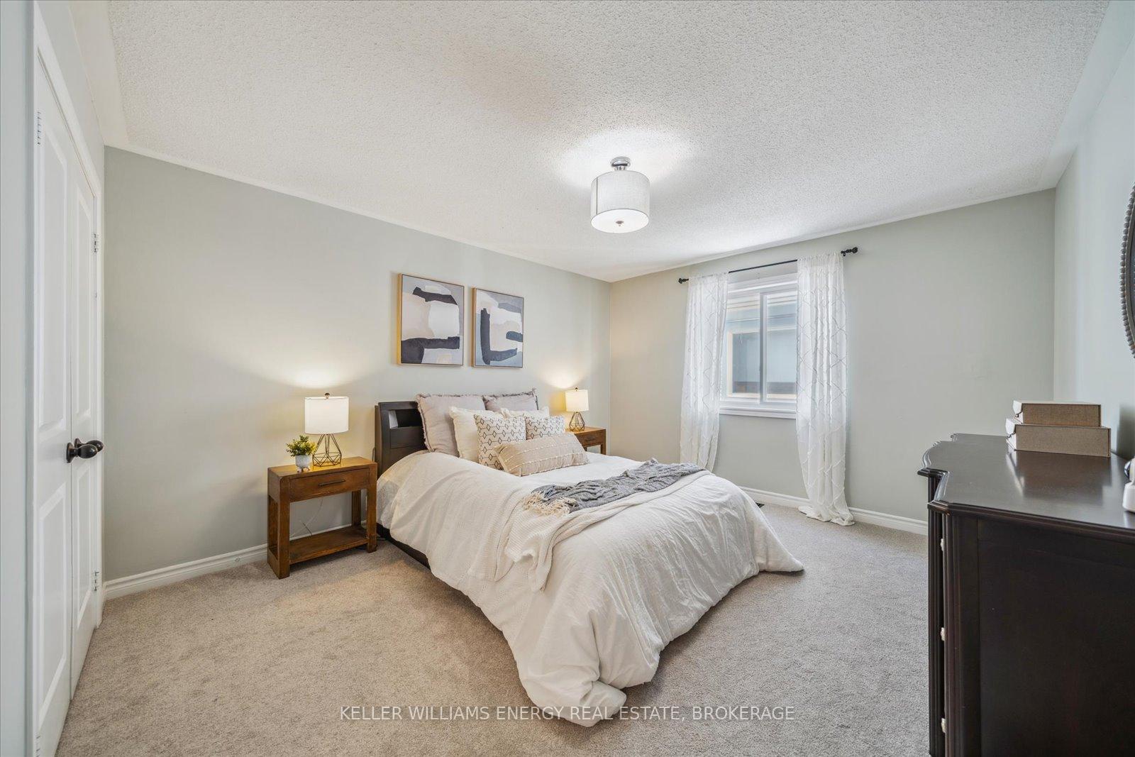 Photo 19 of 11 Brough Court, Clarington, Bowmanville — HOMEH