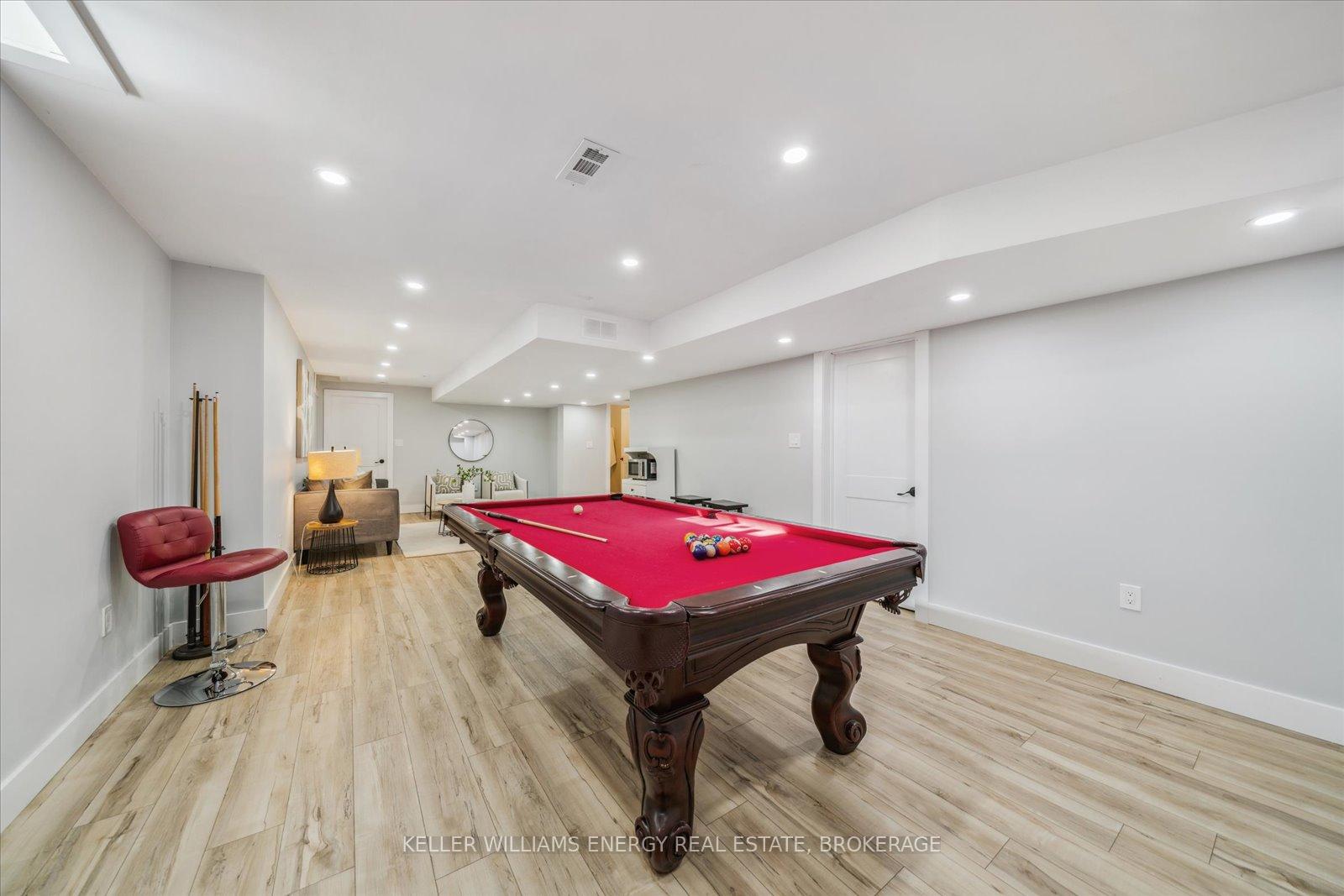 Photo 24 of 11 Brough Court, Clarington, Bowmanville — HOMEH