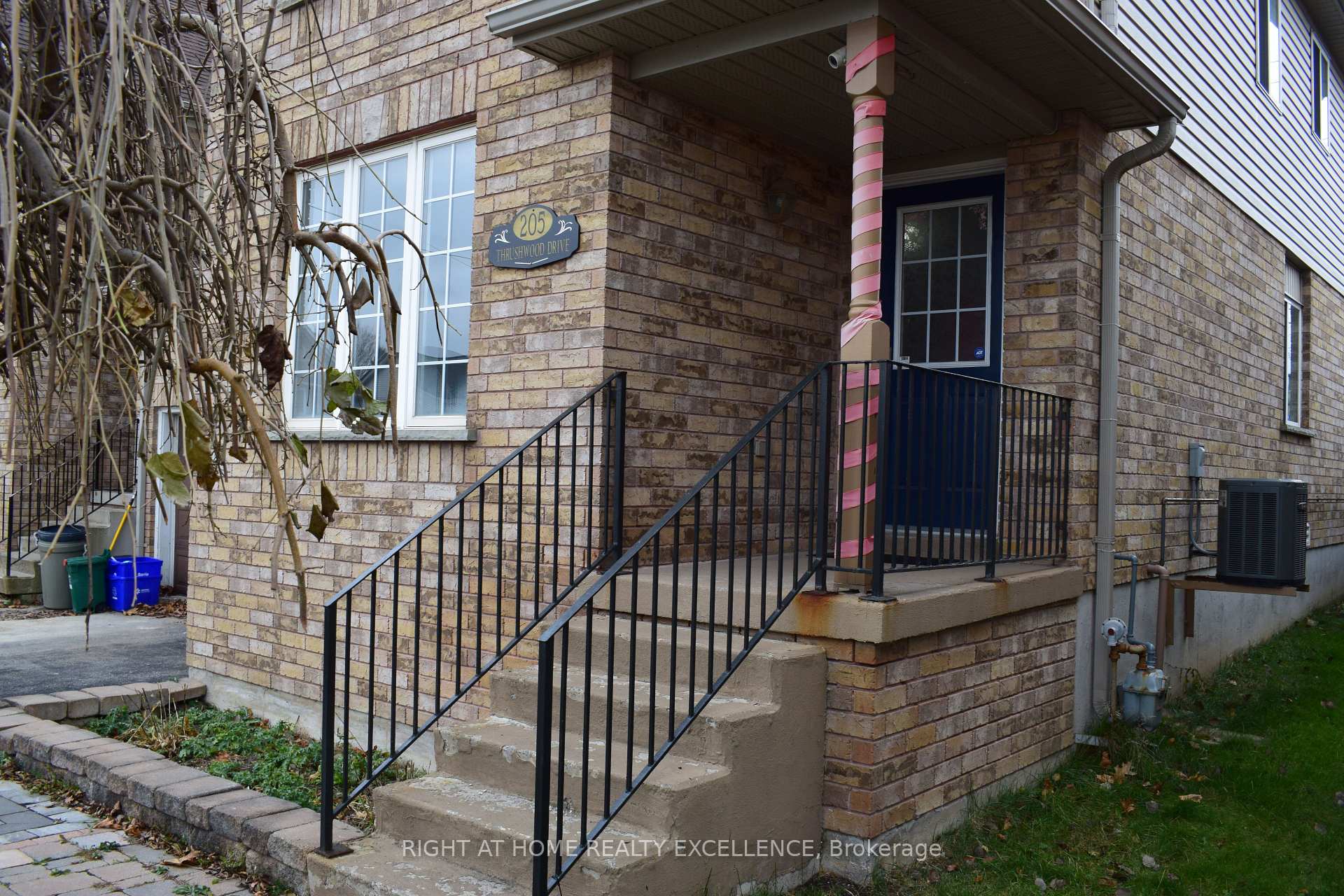 Photo 3 of 205 Thrushwood Drive, Barrie, 400 West — HOMEH
