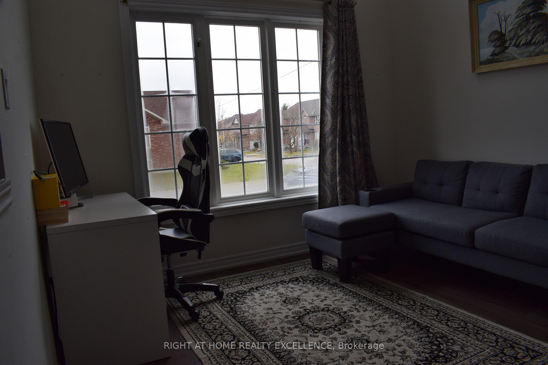 Photo 4 of 205 Thrushwood Drive, Barrie, 400 West — HOMEH