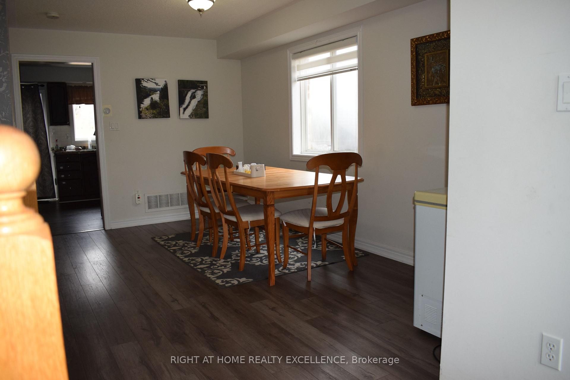 Photo 6 of 205 Thrushwood Drive, Barrie, 400 West — HOMEH