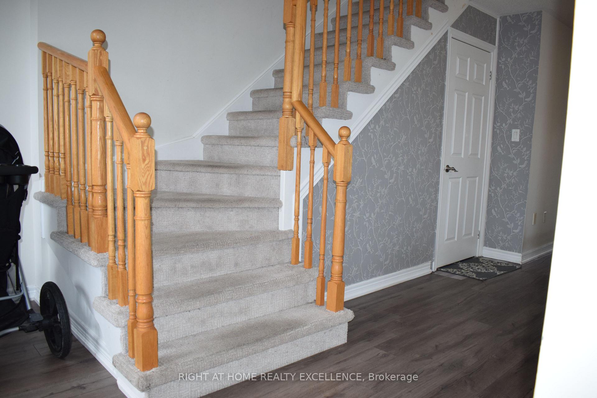 Photo 7 of 205 Thrushwood Drive, Barrie, 400 West — HOMEH