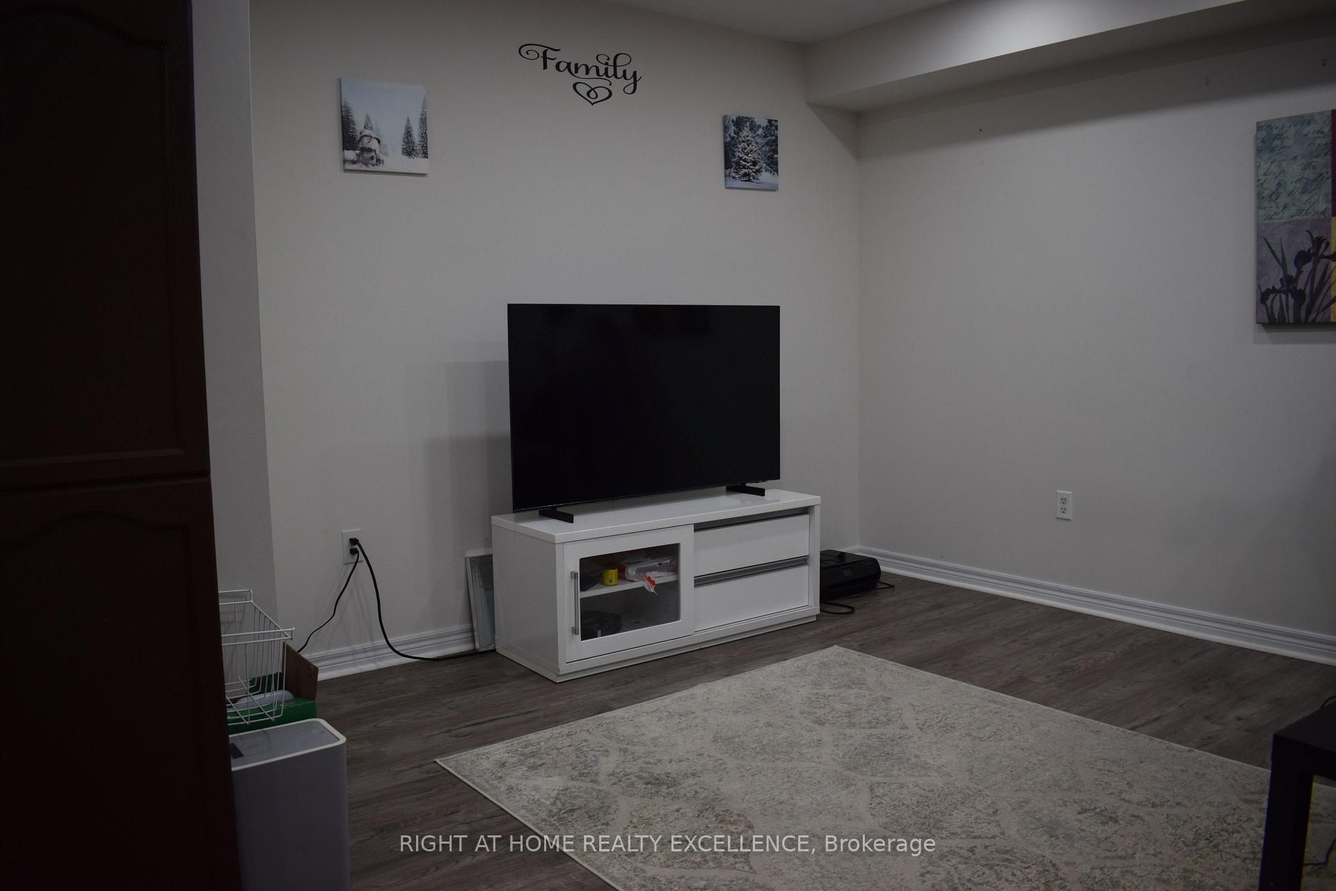Photo 8 of 205 Thrushwood Drive, Barrie, 400 West — HOMEH