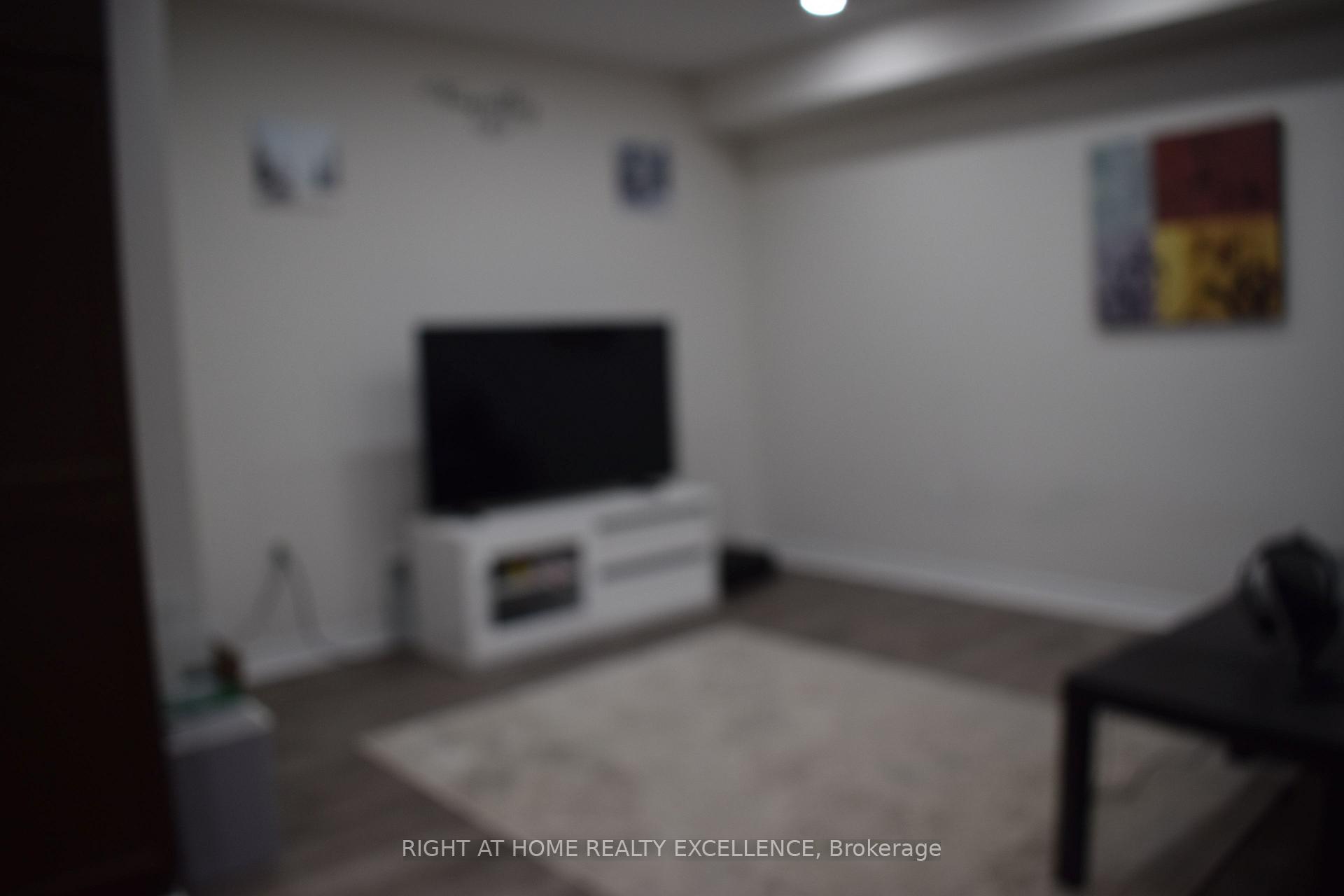 Photo 9 of 205 Thrushwood Drive, Barrie, 400 West — HOMEH
