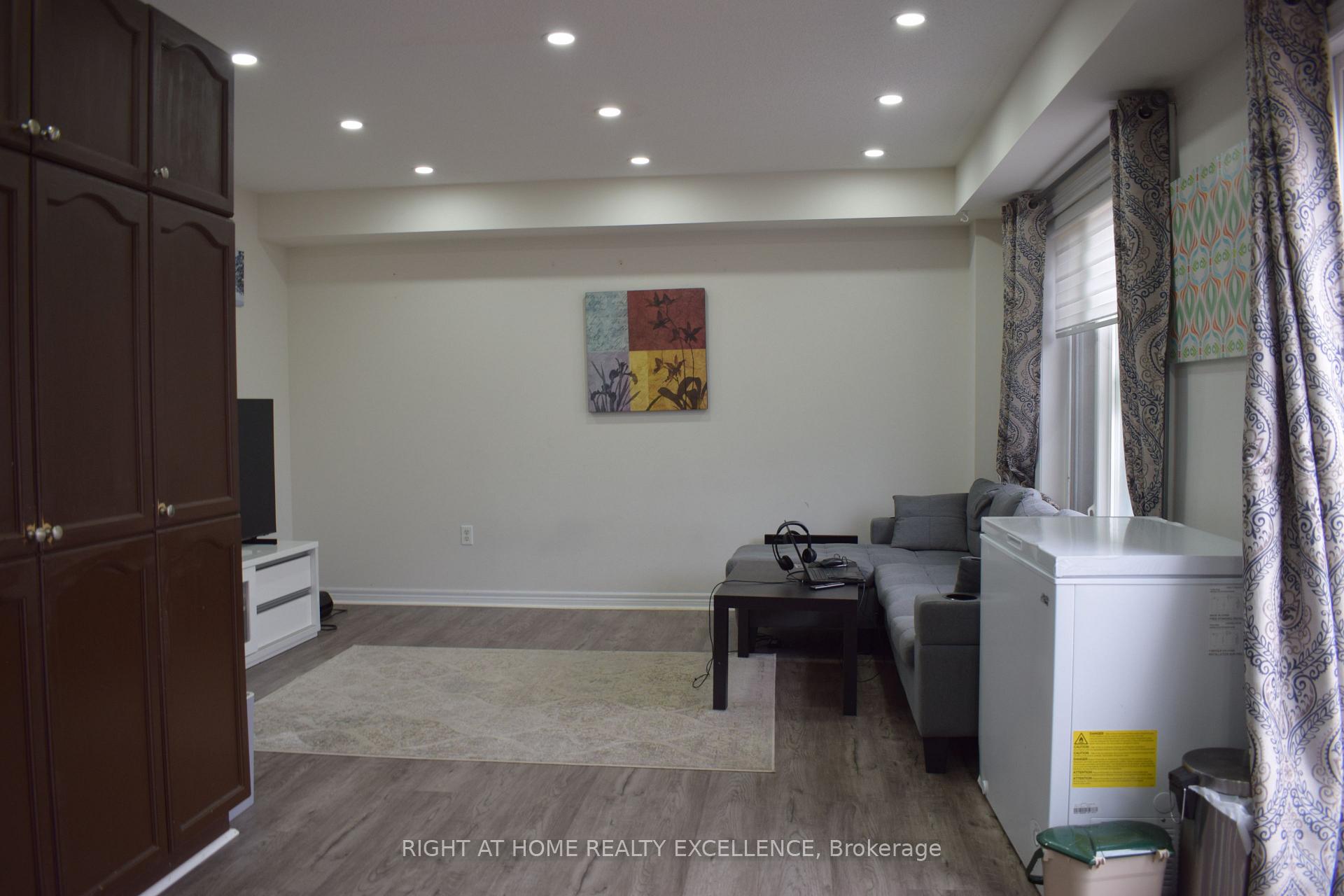 Photo 11 of 205 Thrushwood Drive, Barrie, 400 West — HOMEH