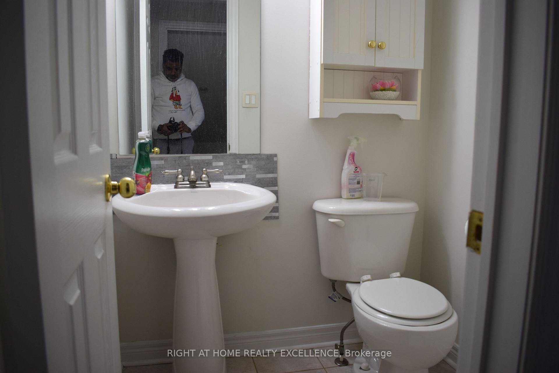 Photo 16 of 205 Thrushwood Drive, Barrie, 400 West — HOMEH
