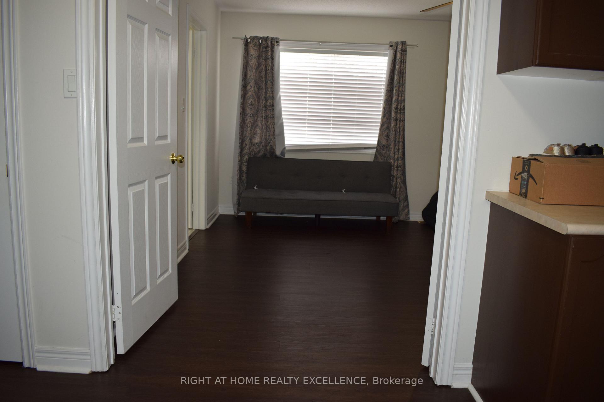 Photo 17 of 205 Thrushwood Drive, Barrie, 400 West — HOMEH