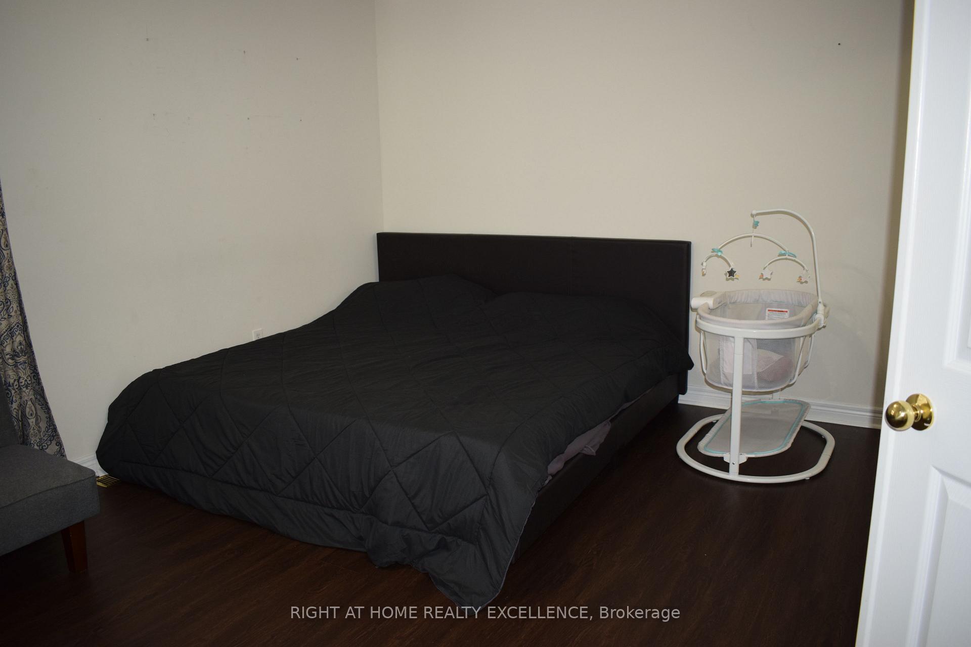 Photo 18 of 205 Thrushwood Drive, Barrie, 400 West — HOMEH