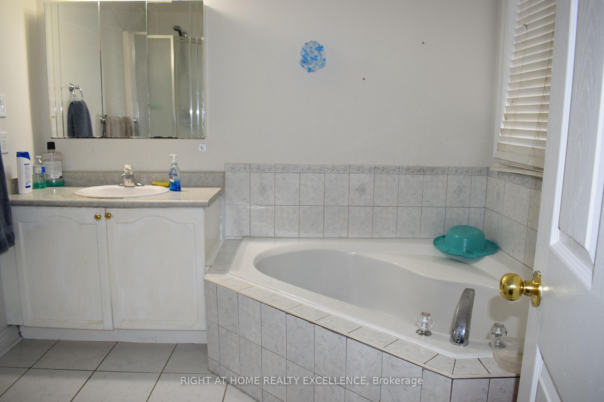 Photo 21 of 205 Thrushwood Drive, Barrie, 400 West — HOMEH