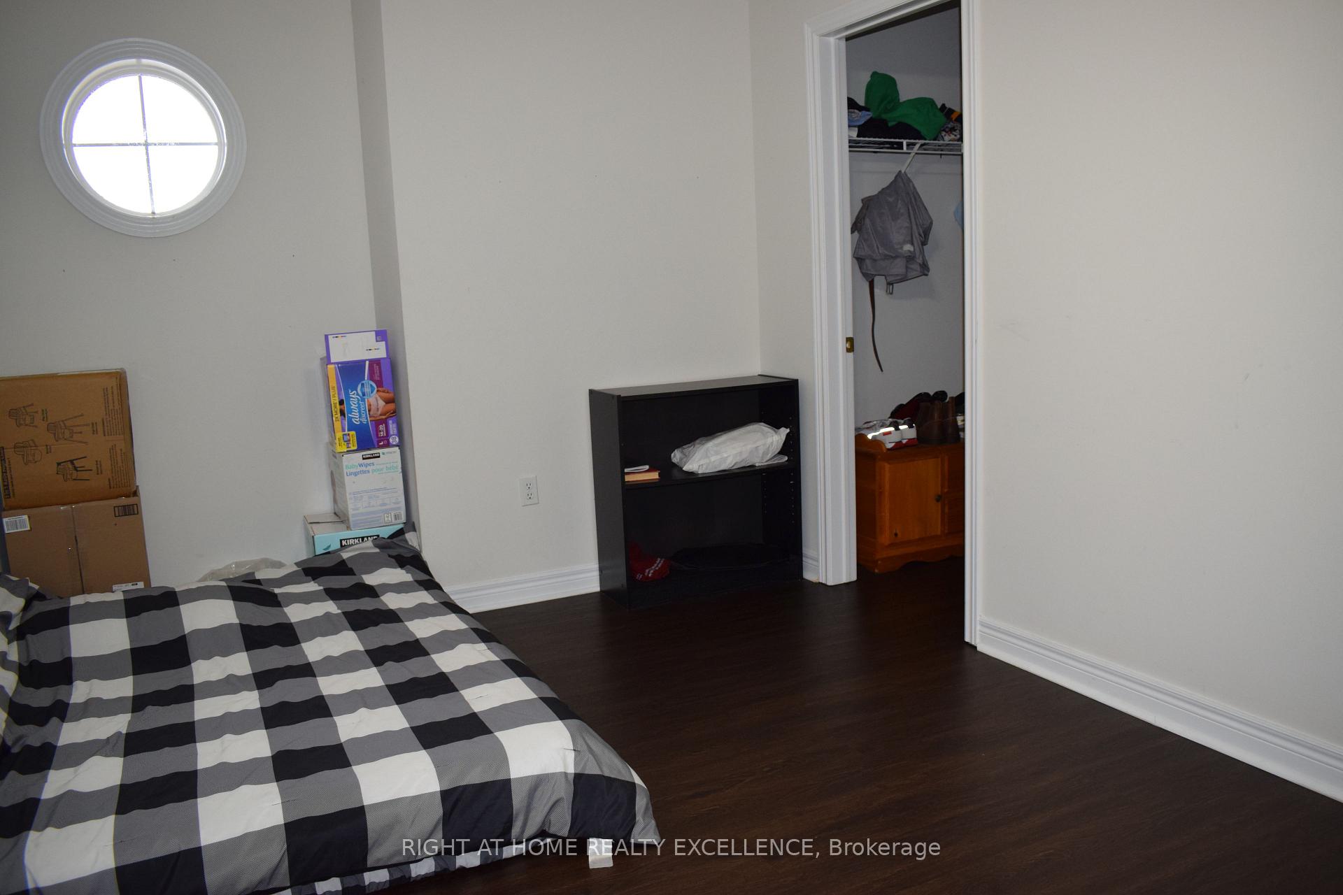 Photo 23 of 205 Thrushwood Drive, Barrie, 400 West — HOMEH