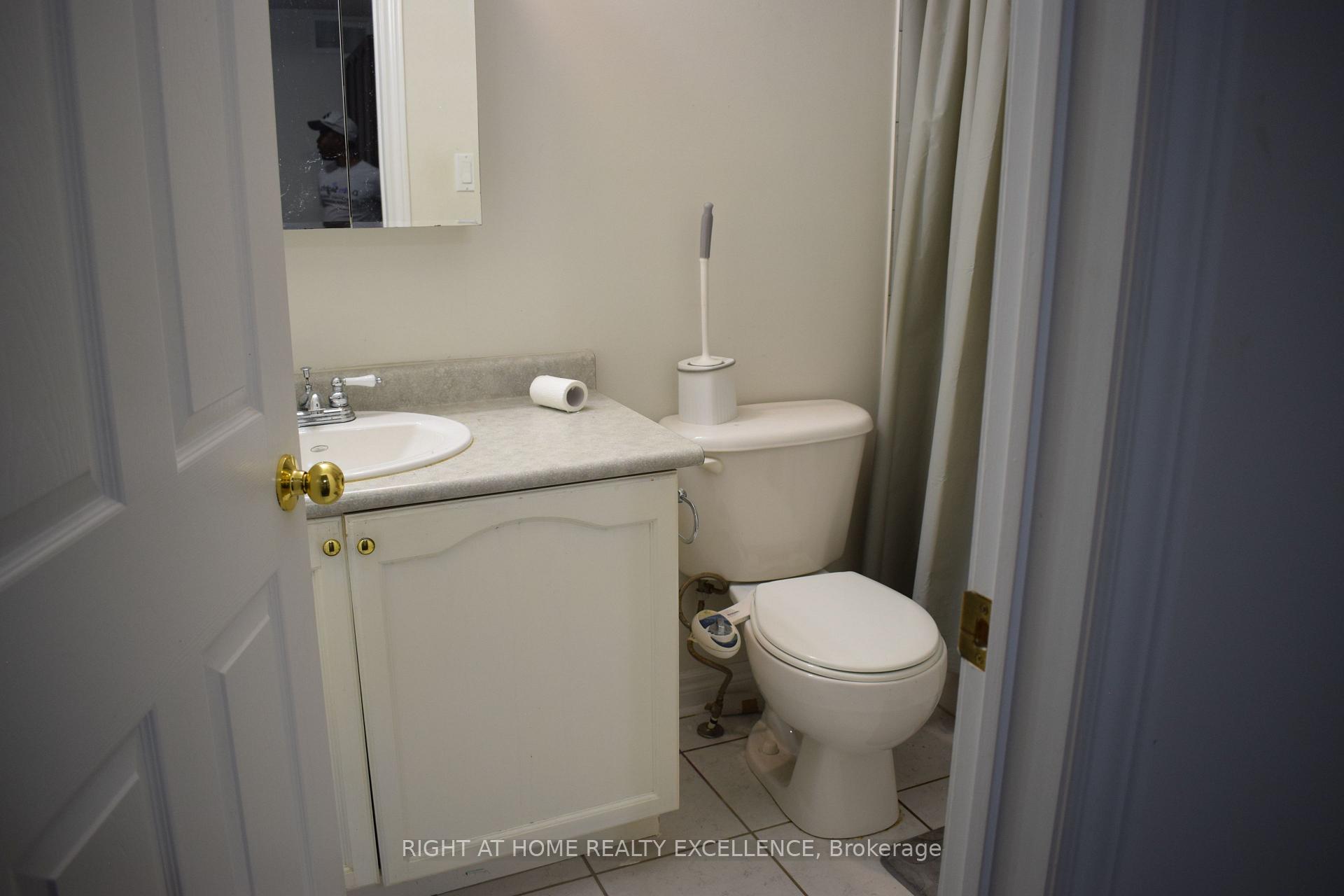 Photo 24 of 205 Thrushwood Drive, Barrie, 400 West — HOMEH