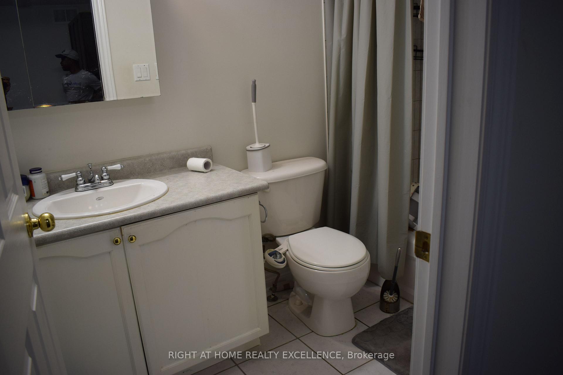 Photo 25 of 205 Thrushwood Drive, Barrie, 400 West — HOMEH
