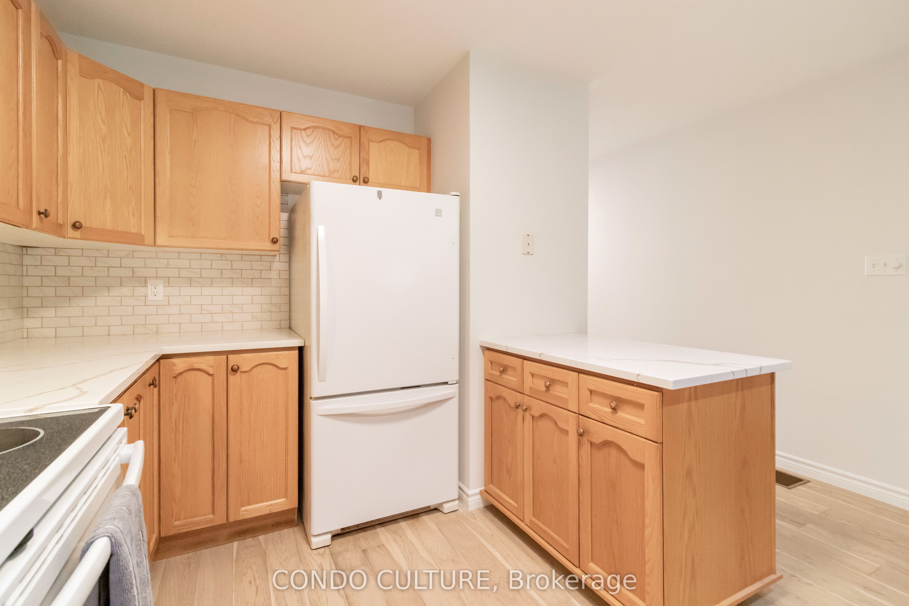 Photo 61 of Unit 2, 60 Whitlaw Way, Brant, Paris — HOMEH