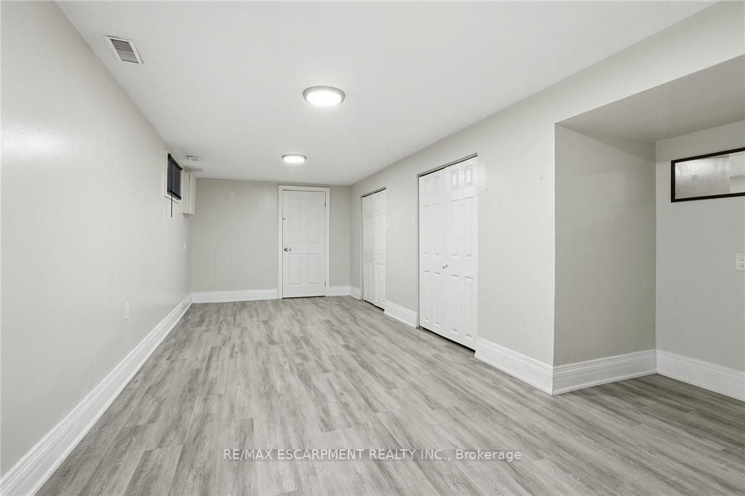Photo 76 of 5 Twinoaks Crescent, Hamilton, Stoney Creek Mountain — HOMEH