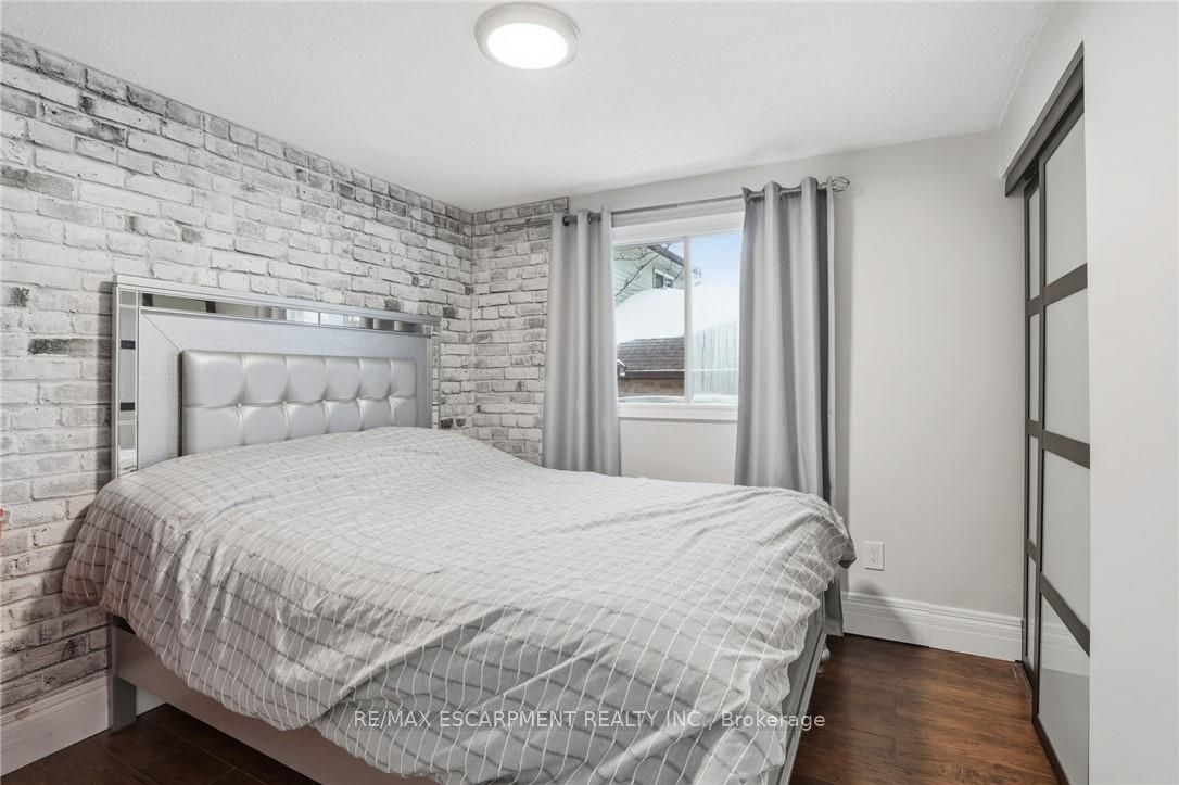 Photo 62 of 5 Twinoaks Crescent, Hamilton, Stoney Creek Mountain — HOMEH