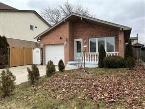 Photo 2 of 5 Twinoaks Crescent, Hamilton, Stoney Creek Mountain — HOMEH
