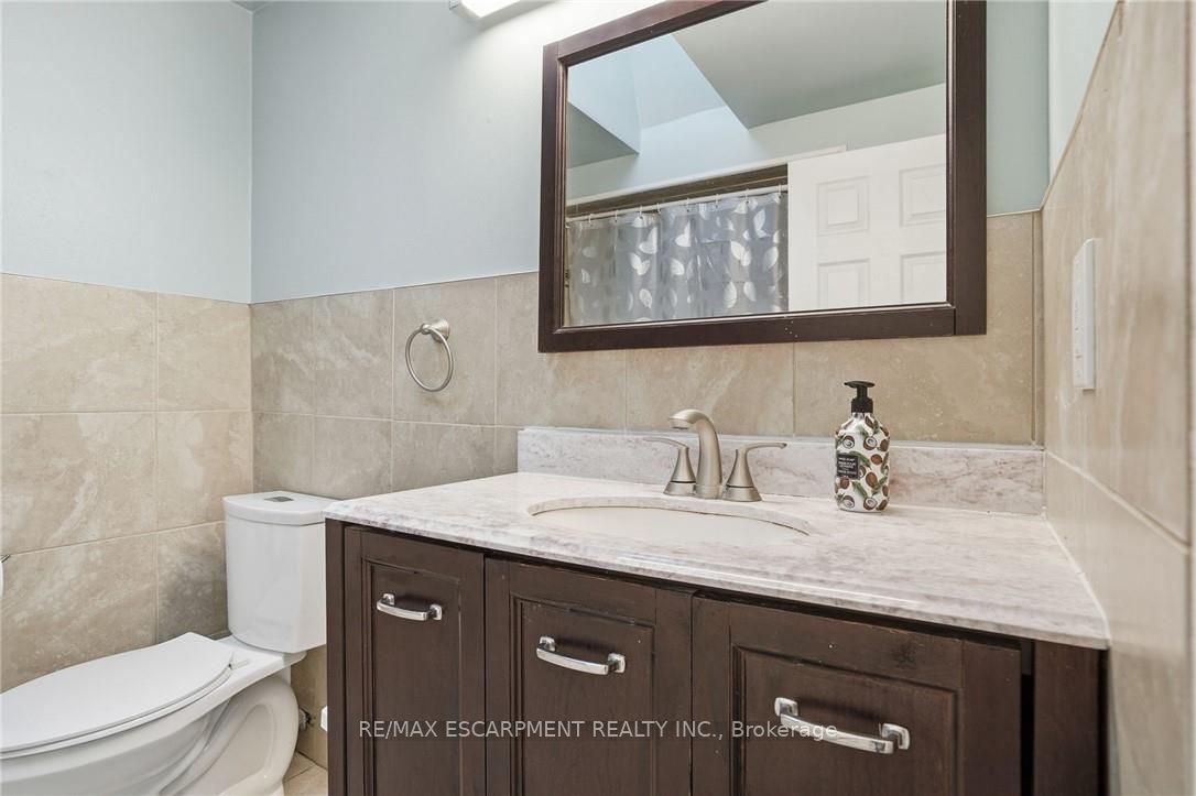 Photo 59 of 5 Twinoaks Crescent, Hamilton, Stoney Creek Mountain — HOMEH