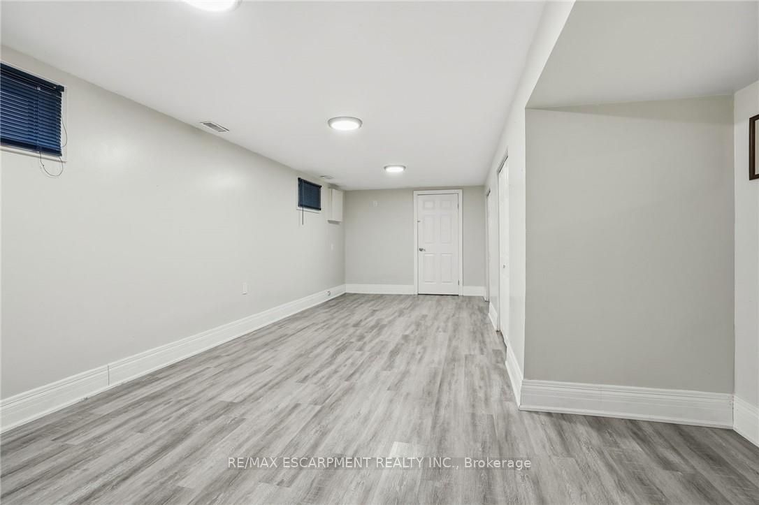 Photo 75 of 5 Twinoaks Crescent, Hamilton, Stoney Creek Mountain — HOMEH