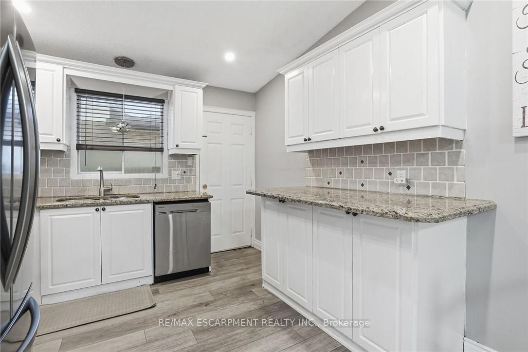 Photo 56 of 5 Twinoaks Crescent, Hamilton, Stoney Creek Mountain — HOMEH