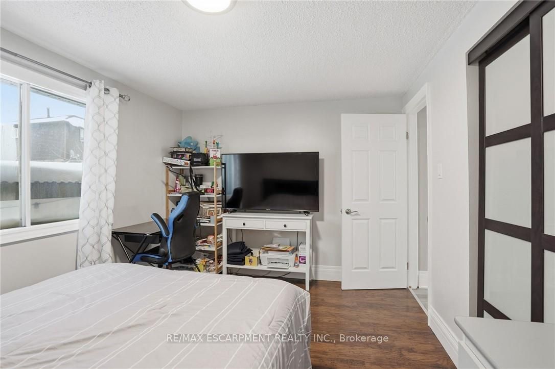 Photo 66 of 5 Twinoaks Crescent, Hamilton, Stoney Creek Mountain — HOMEH