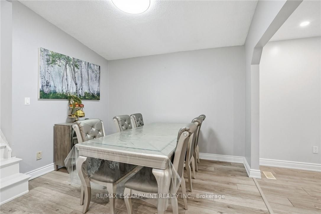 Photo 53 of 5 Twinoaks Crescent, Hamilton, Stoney Creek Mountain — HOMEH