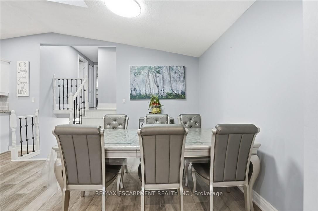 Photo 52 of 5 Twinoaks Crescent, Hamilton, Stoney Creek Mountain — HOMEH