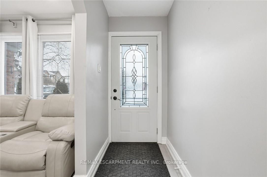 Photo 47 of 5 Twinoaks Crescent, Hamilton, Stoney Creek Mountain — HOMEH