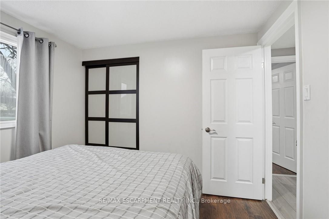 Photo 63 of 5 Twinoaks Crescent, Hamilton, Stoney Creek Mountain — HOMEH