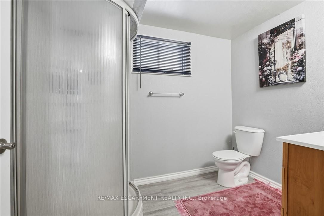 Photo 73 of 5 Twinoaks Crescent, Hamilton, Stoney Creek Mountain — HOMEH