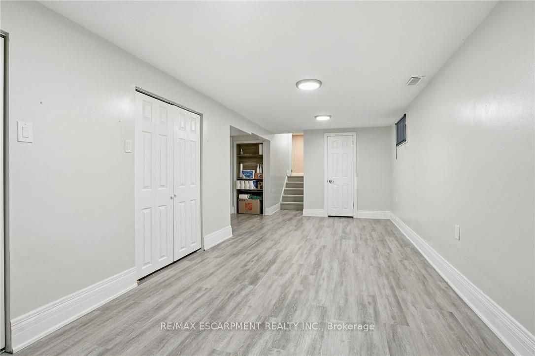 Photo 77 of 5 Twinoaks Crescent, Hamilton, Stoney Creek Mountain — HOMEH
