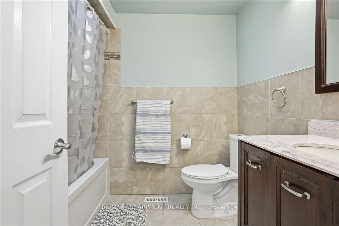 Photo 60 of 5 Twinoaks Crescent, Hamilton, Stoney Creek Mountain — HOMEH