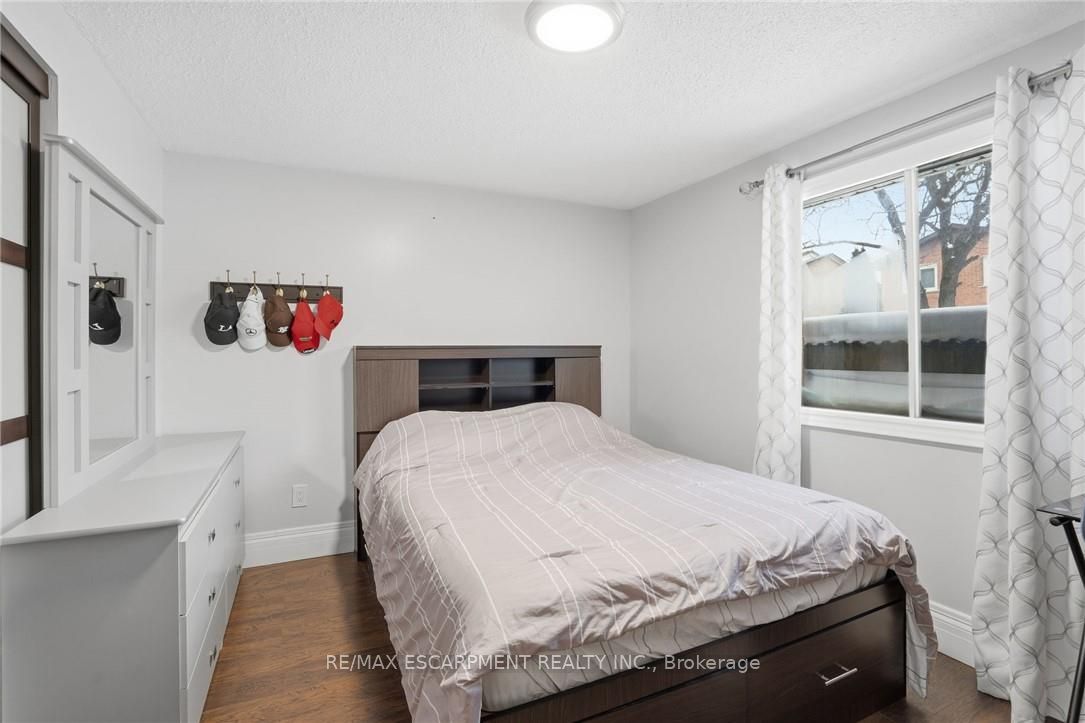 Photo 65 of 5 Twinoaks Crescent, Hamilton, Stoney Creek Mountain — HOMEH