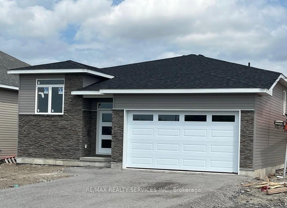 Photo 1 of 32 Summit Crescent, Belleville, Belleville Ward — HOMEH