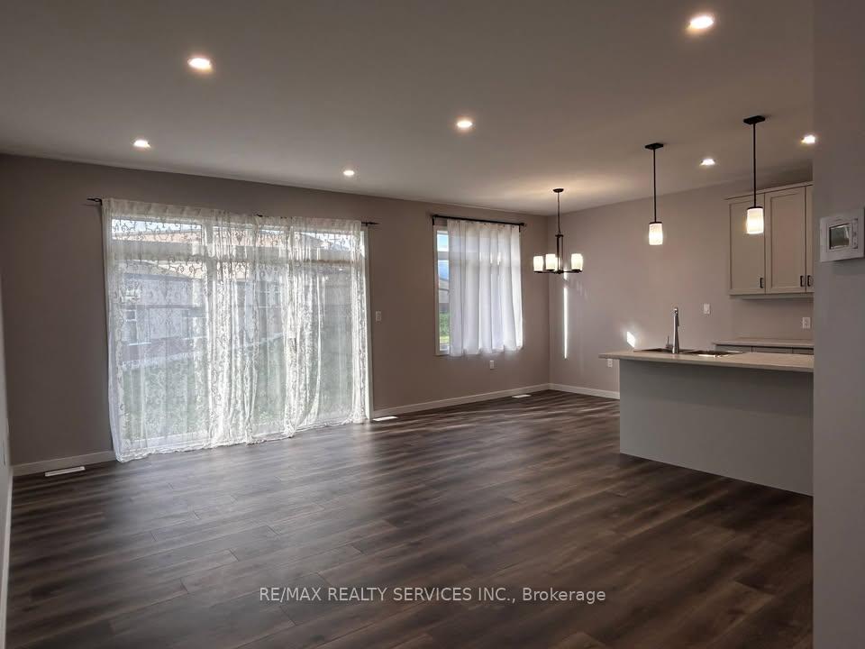 Photo 2 of 32 Summit Crescent, Belleville, Belleville Ward — HOMEH