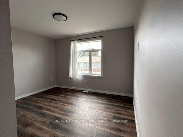 Photo 4 of 32 Summit Crescent, Belleville, Belleville Ward — HOMEH