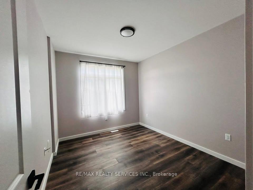 Photo 8 of 32 Summit Crescent, Belleville, Belleville Ward — HOMEH