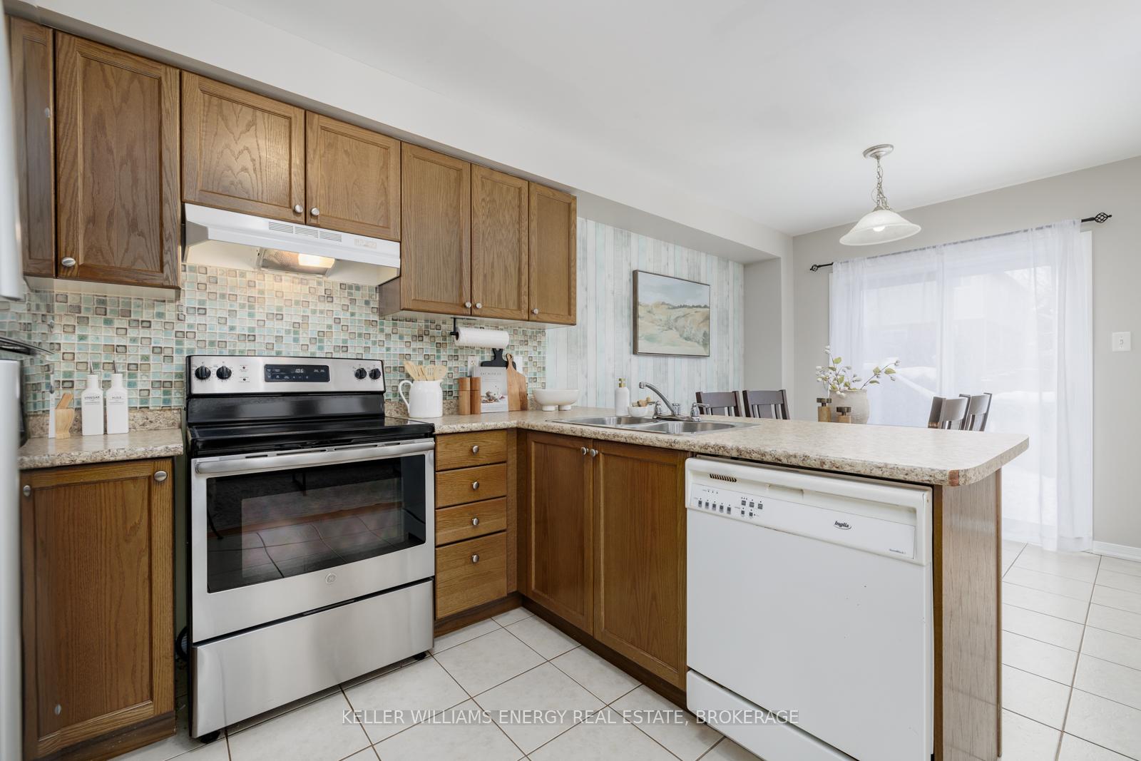 Photo 13 of 150 Courvier Crescent, Clarington, Bowmanville — HOMEH