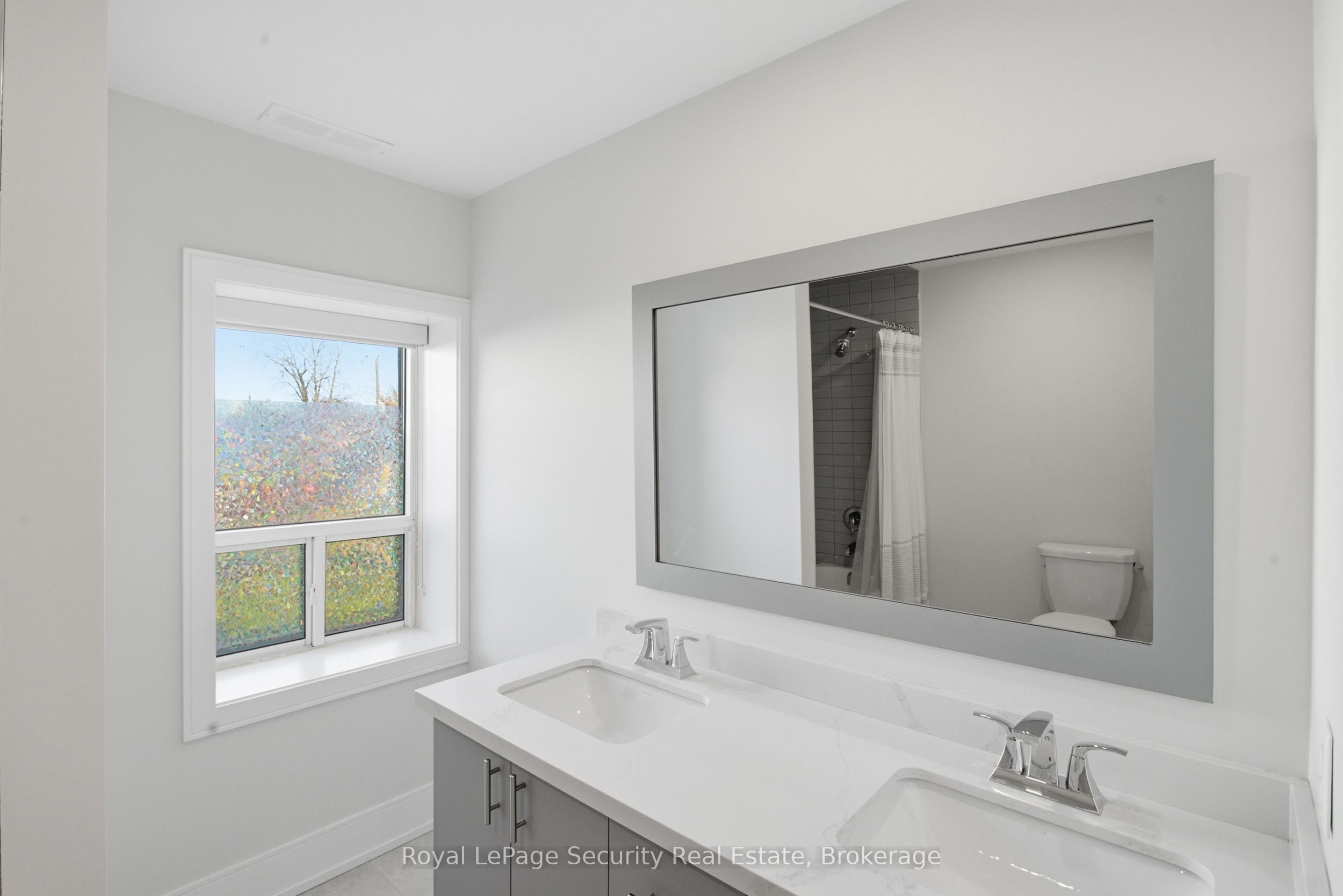 Photo 44 of Unit B, 185 Main Street, King, Schomberg — HOMEH