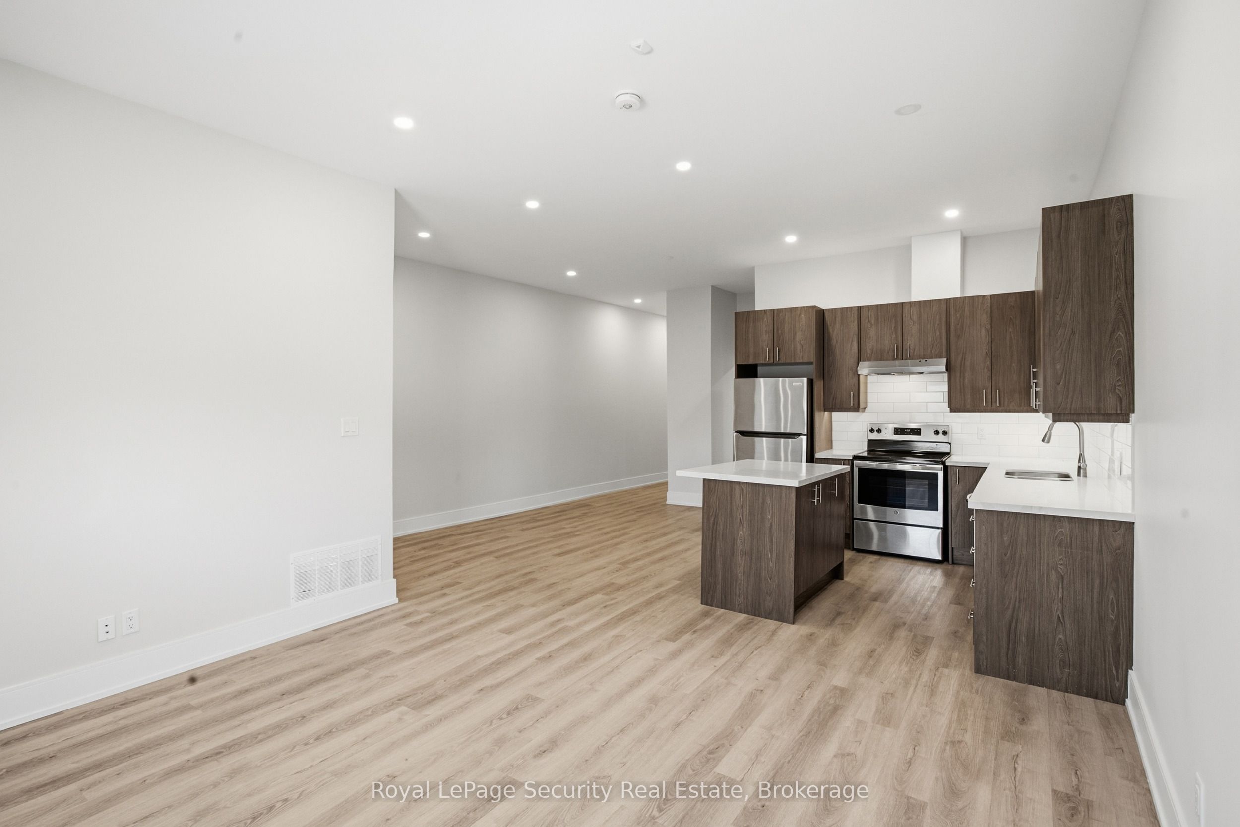 Photo 35 of Unit B, 185 Main Street, King, Schomberg — HOMEH