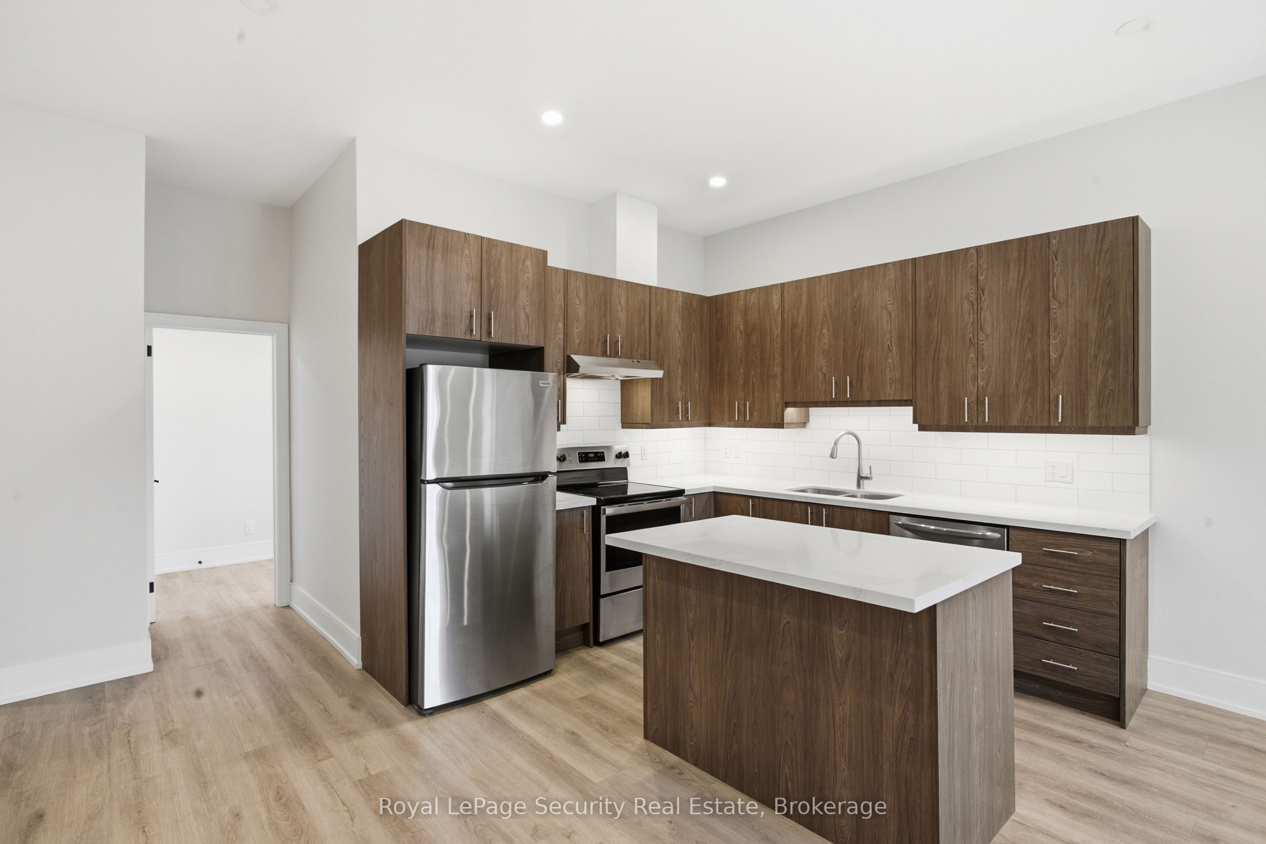 Photo 33 of Unit B, 185 Main Street, King, Schomberg — HOMEH