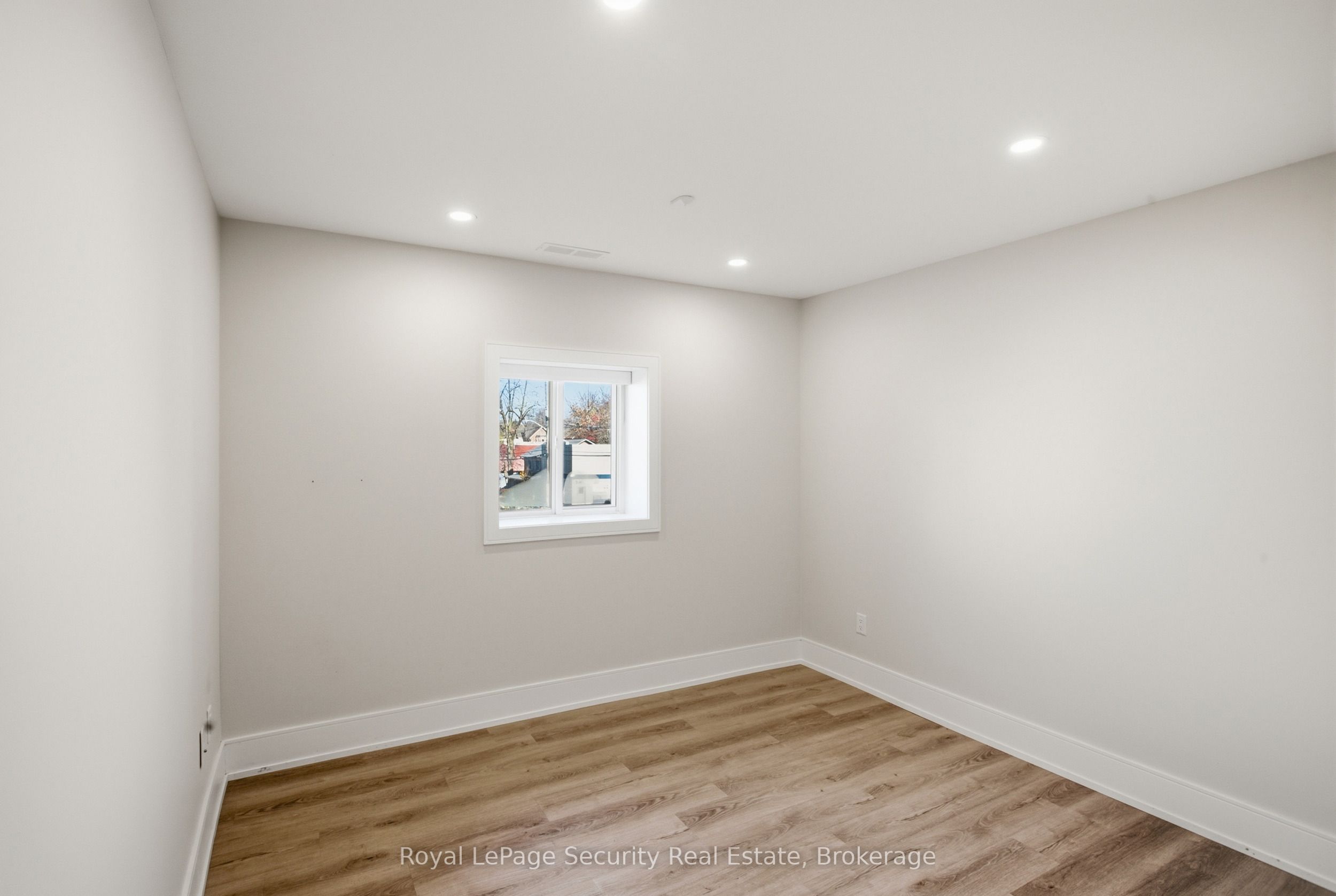 Photo 40 of Unit B, 185 Main Street, King, Schomberg — HOMEH