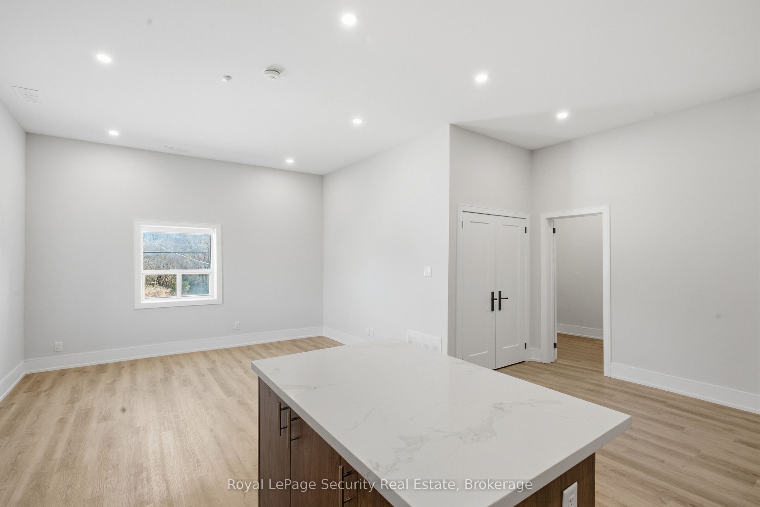 Photo 36 of Unit B, 185 Main Street, King, Schomberg — HOMEH