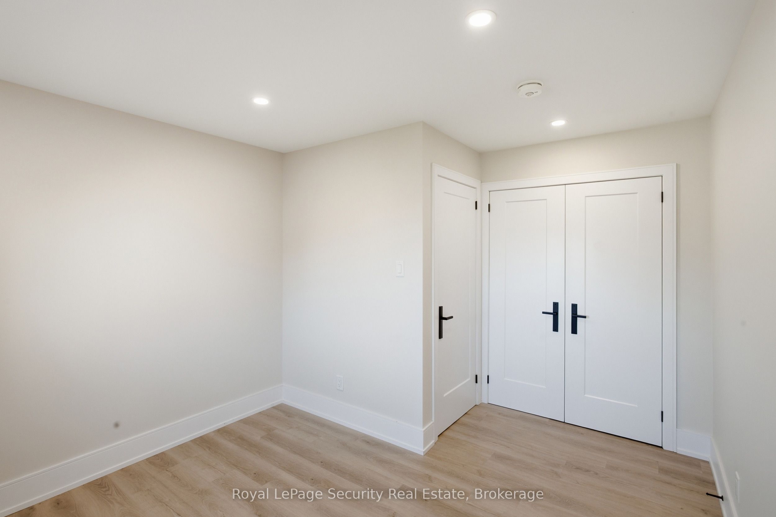 Photo 41 of Unit B, 185 Main Street, King, Schomberg — HOMEH