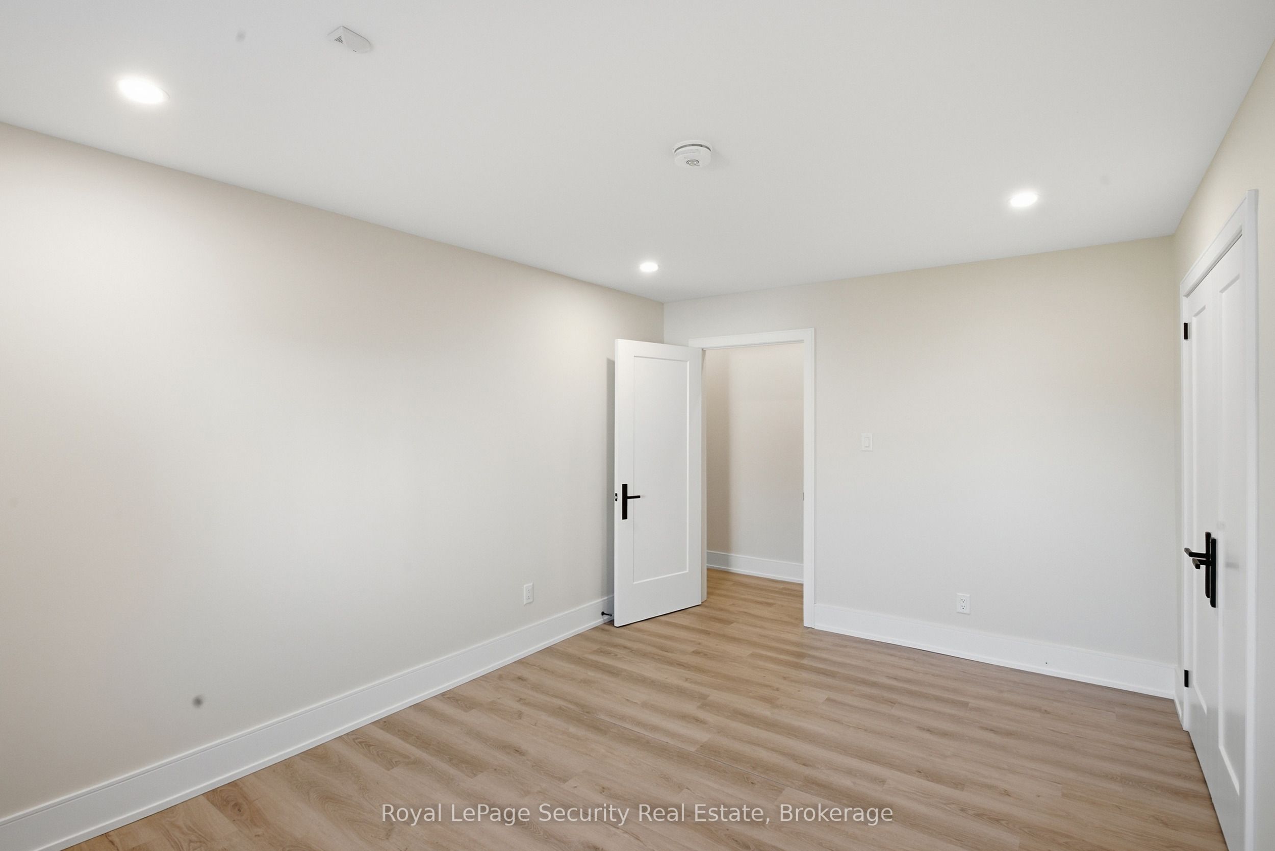 Photo 43 of Unit B, 185 Main Street, King, Schomberg — HOMEH