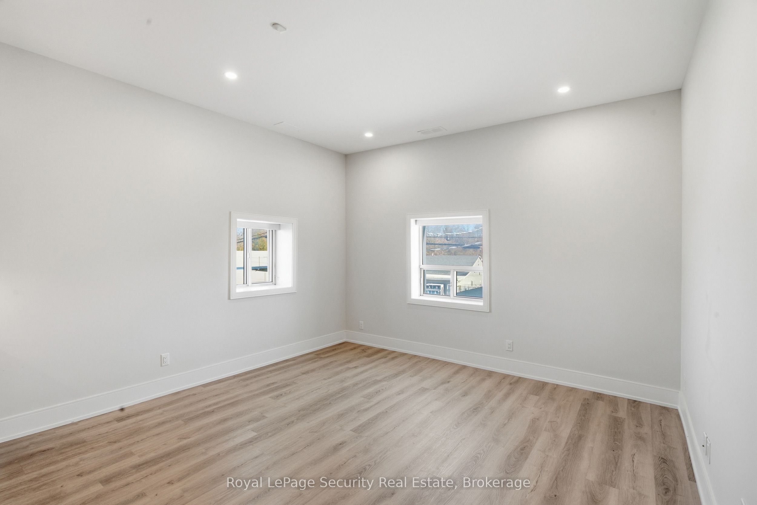 Photo 32 of Unit B, 185 Main Street, King, Schomberg — HOMEH